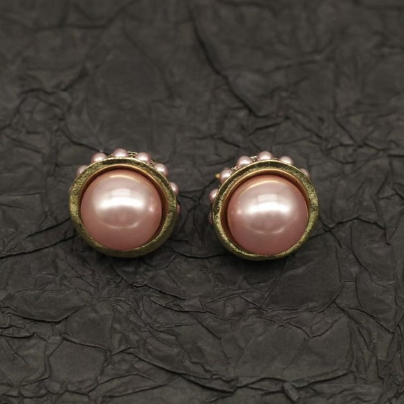 Jewelry - Chic Gold and Pink Pearl Earrings